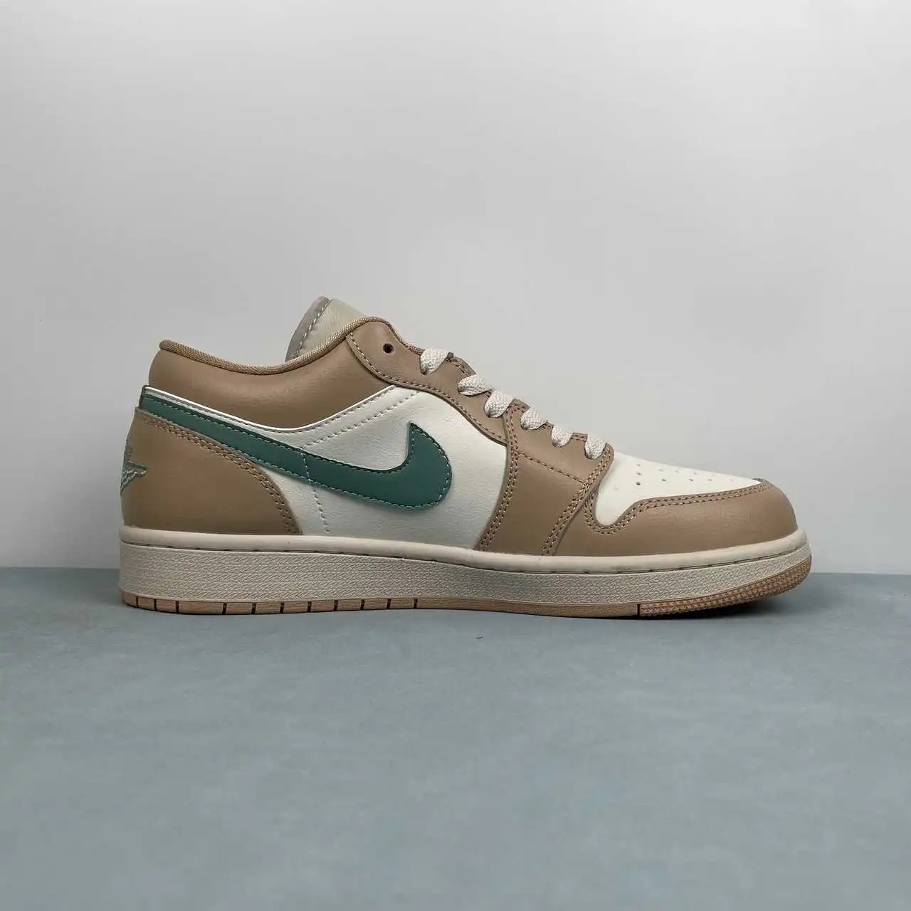 Air Jordan 1 Low DC0774-130 6