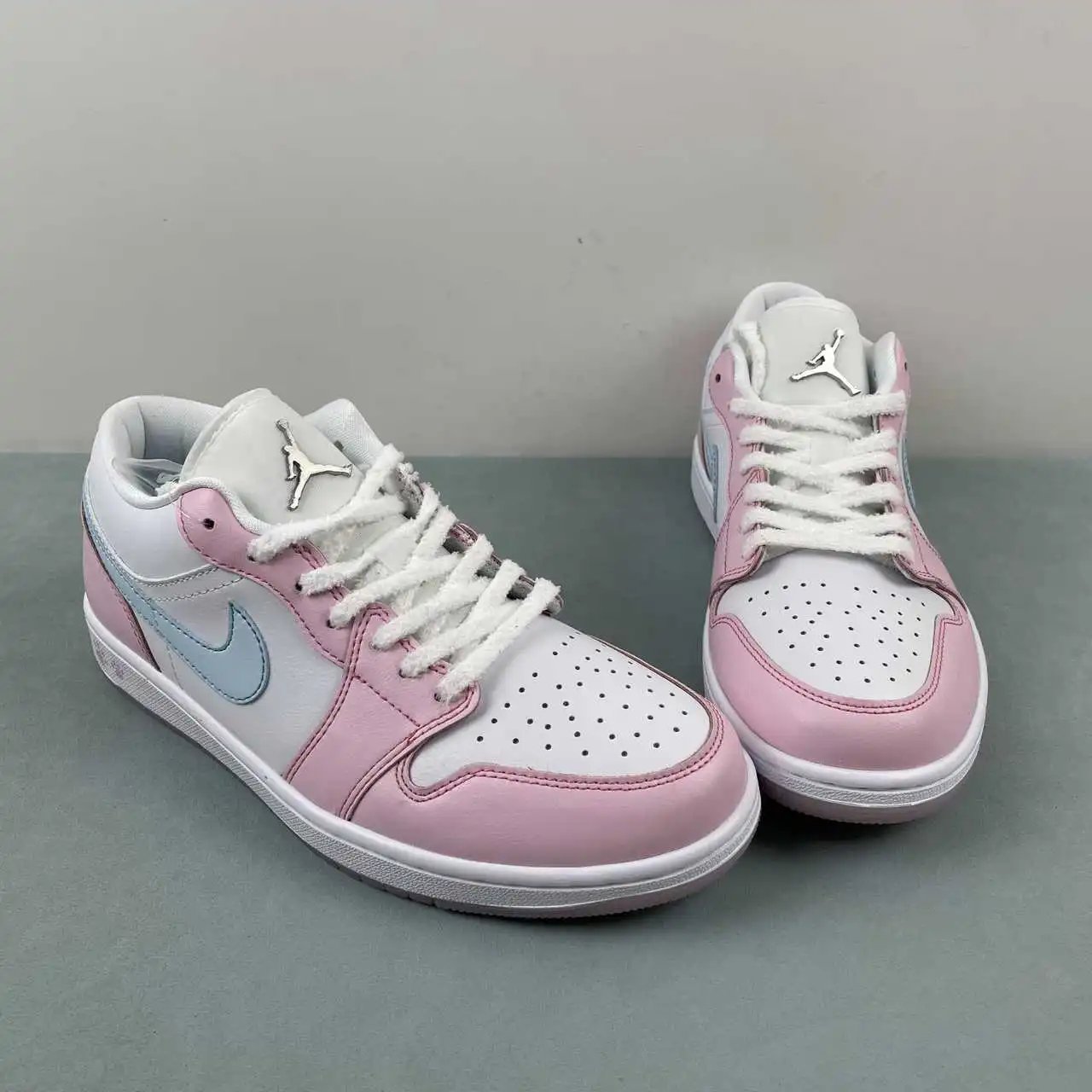 Air Jordan 1 Low HM3706-141 thumbnail 2