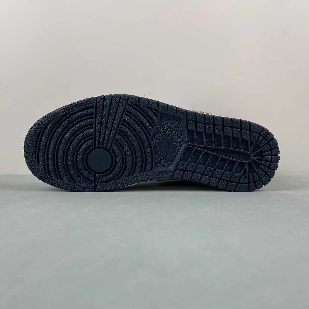 Air Jordan 1 Low HM3711-144 11