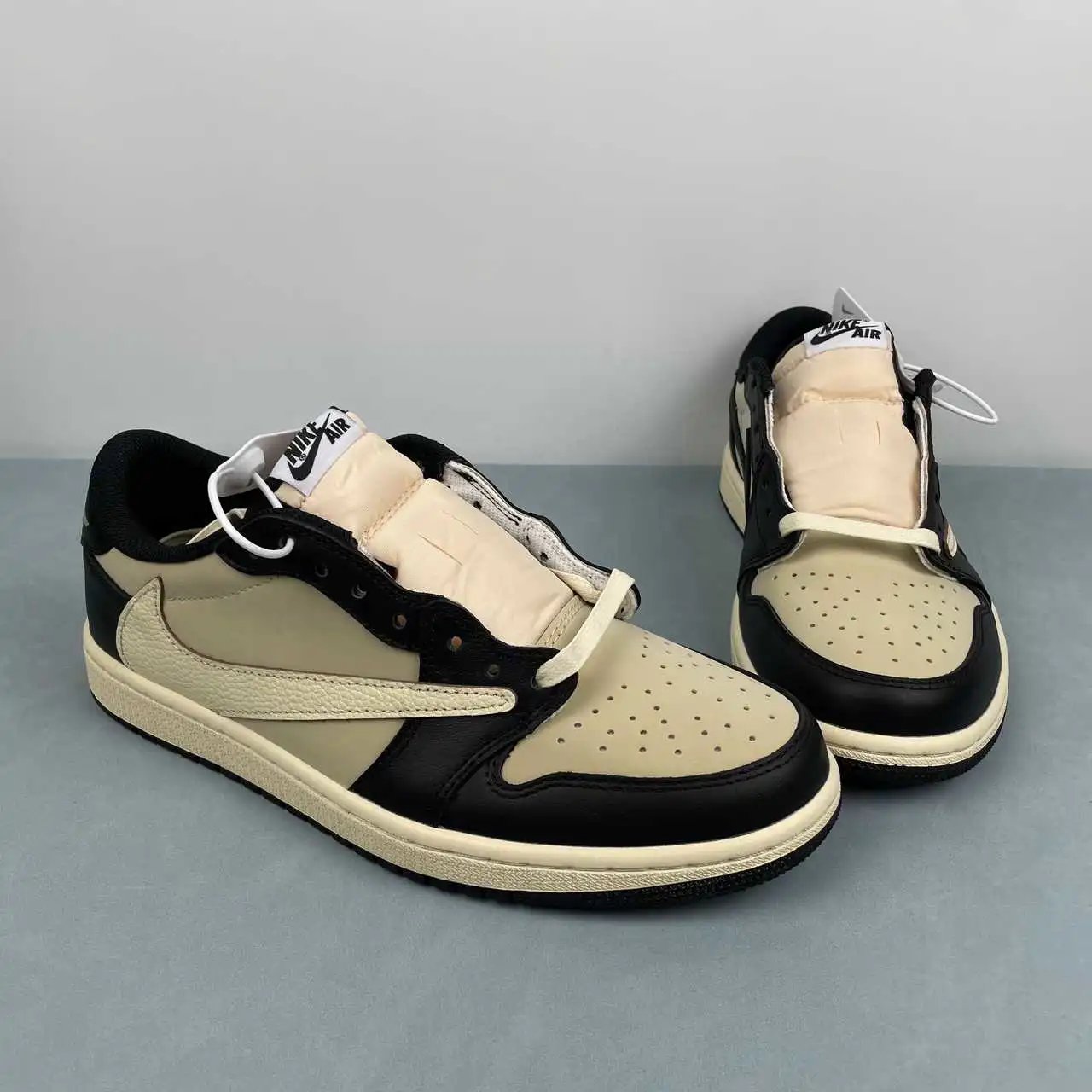 Air Jordan 1 Low DM7866-201 thumbnail 2