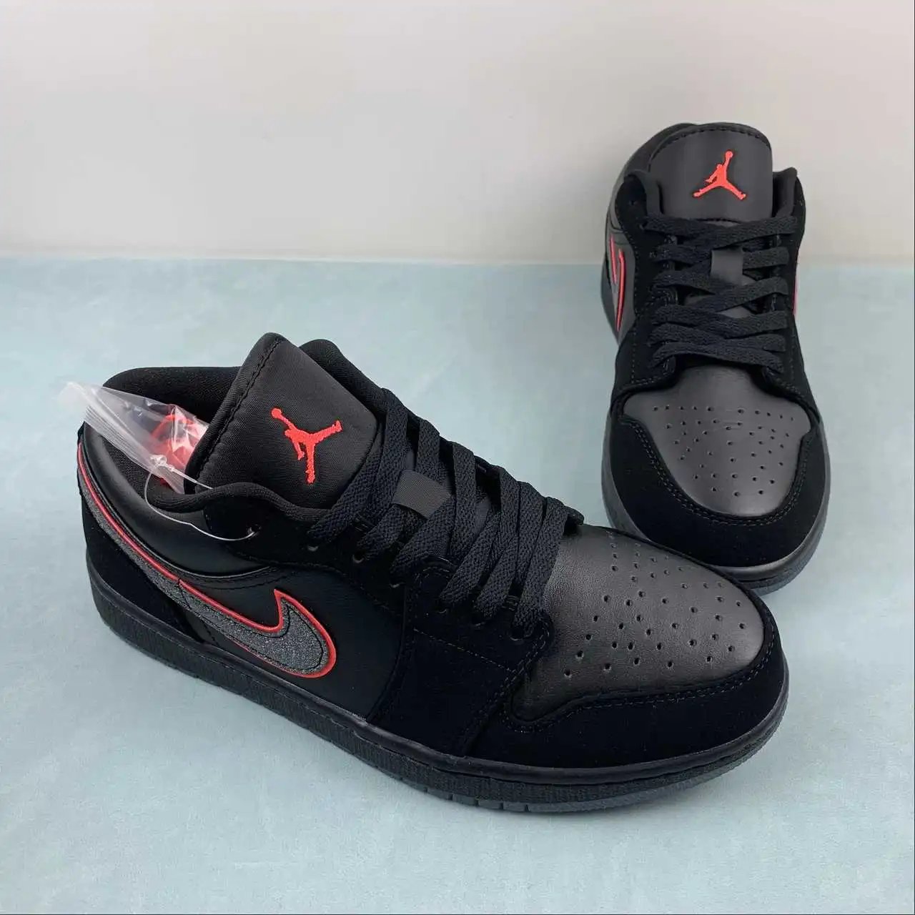 Air Jordan 1 Low CK3022-006 thumbnail 2