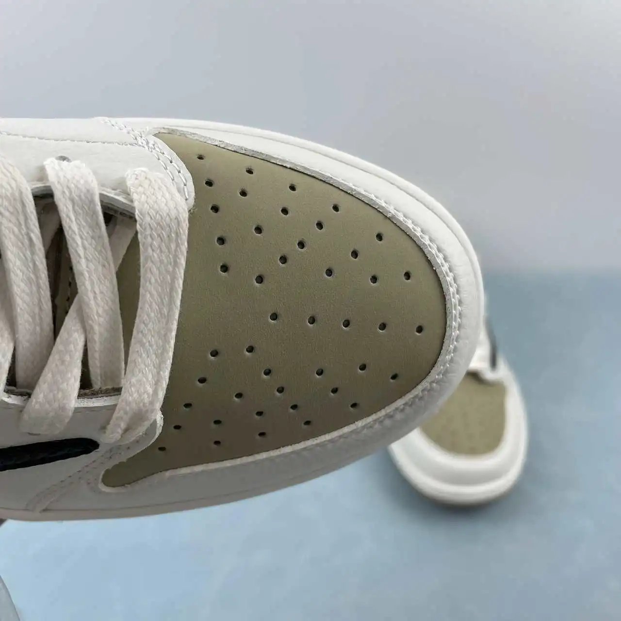 Air Jordan 1 Low DJ4137-701 10