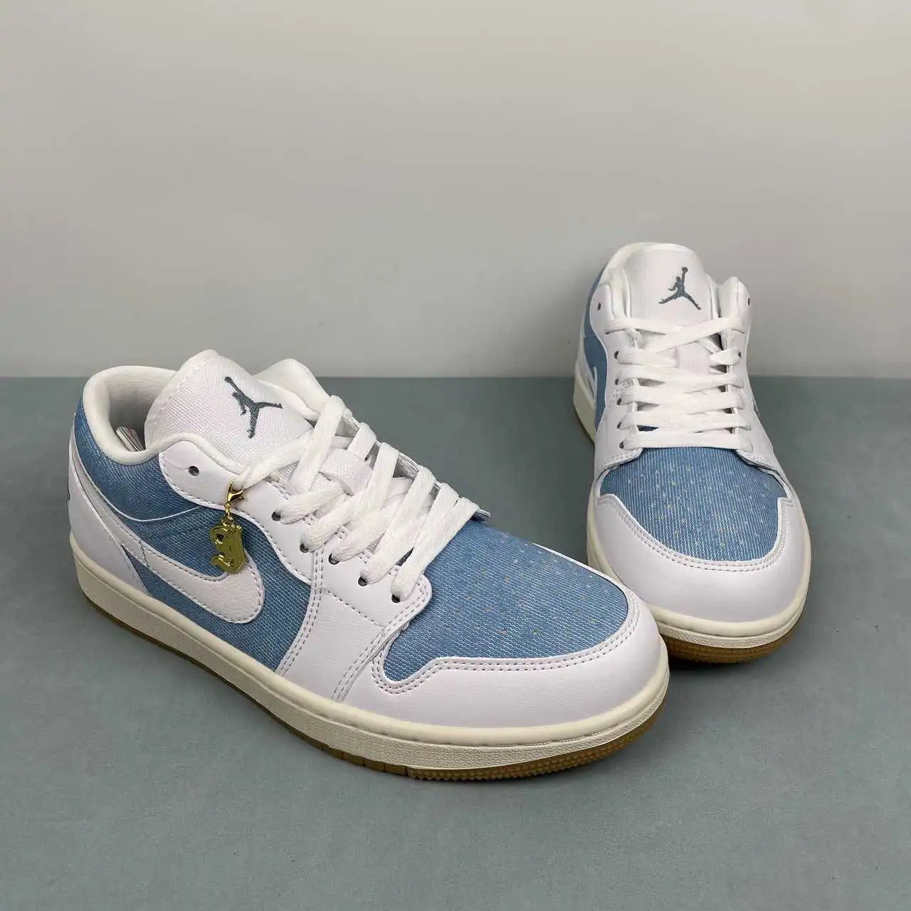 Air Jordan 1 Low HQ2004-400 thumbnail 2