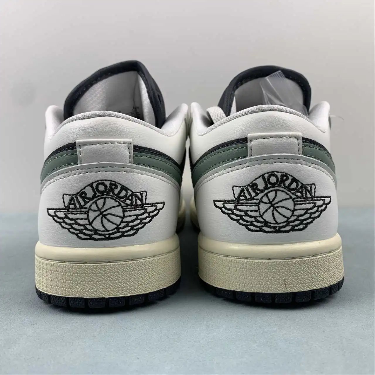 Air Jordan 1 Low DC0774-001 thumbnail 4