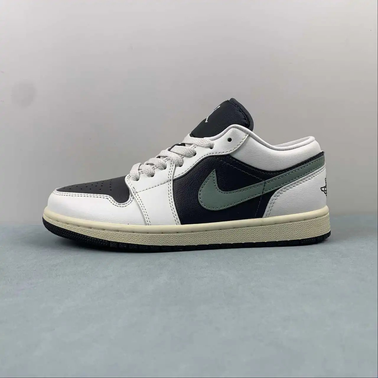 Air Jordan 1 Low DC0774-001 5
