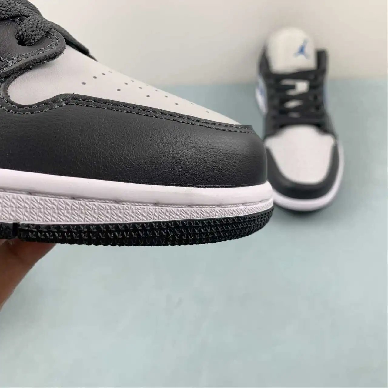 Air Jordan 1 Low DC0774-040 7