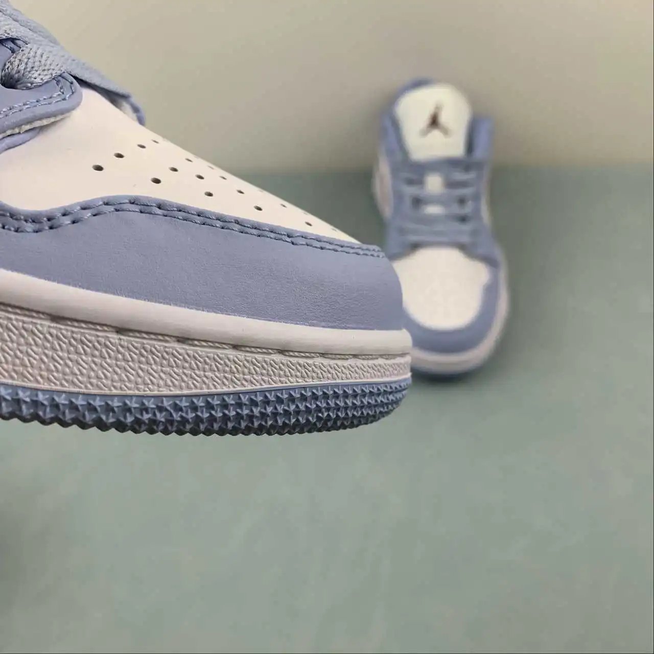 Air Jordan 1 Low DC0774-164 7