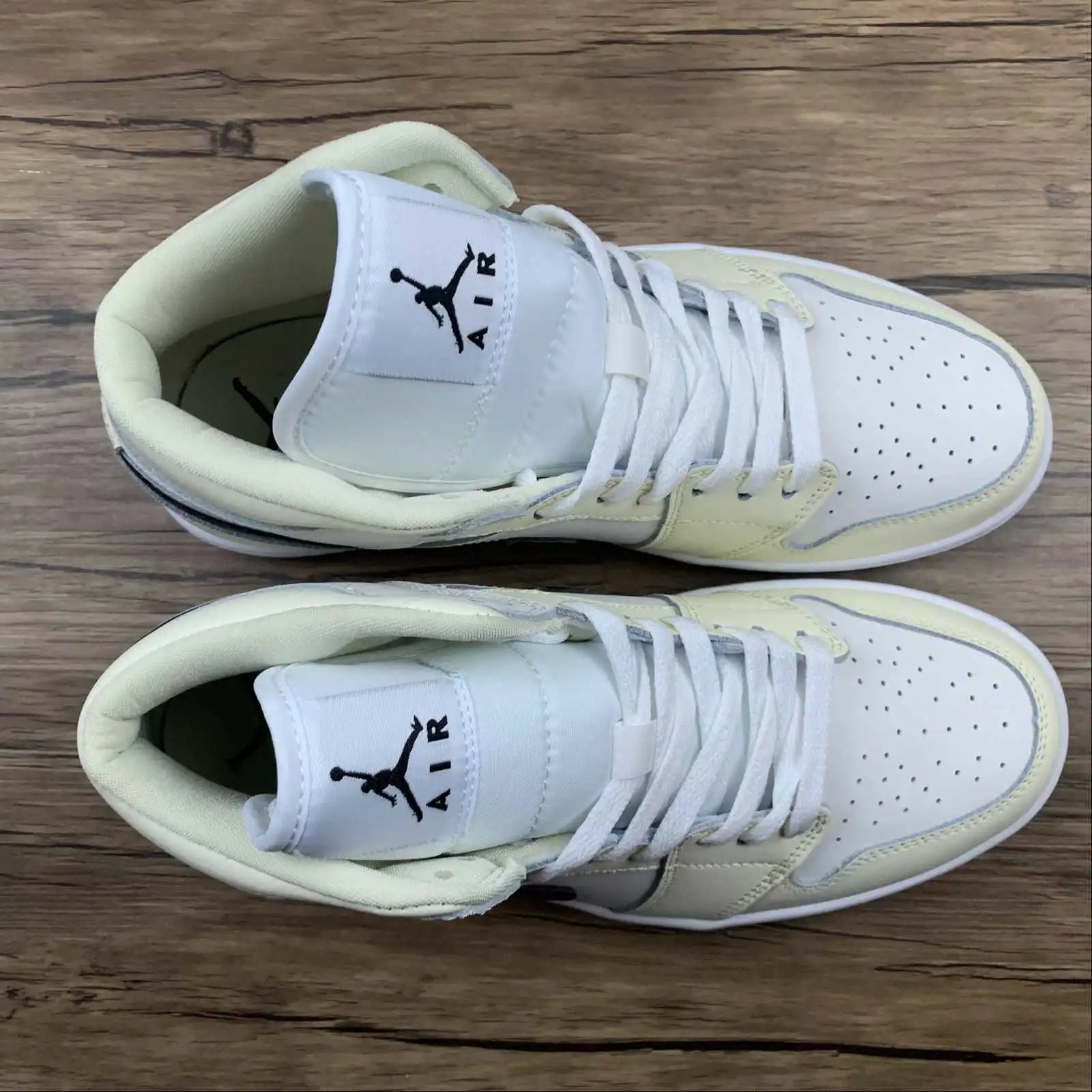 AJ1 Mid Coconut Milk – BQ6472-121 thumbnail 4