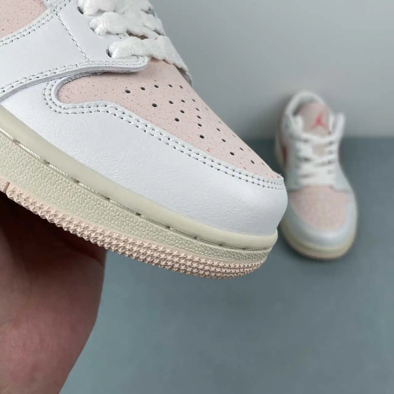 Air Jordan 1 Low IB8156-133 7