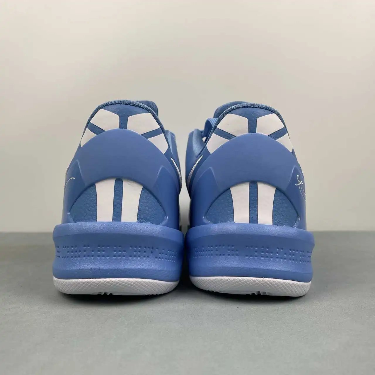 Nike Kobe HM6469-401 thumbnail 4