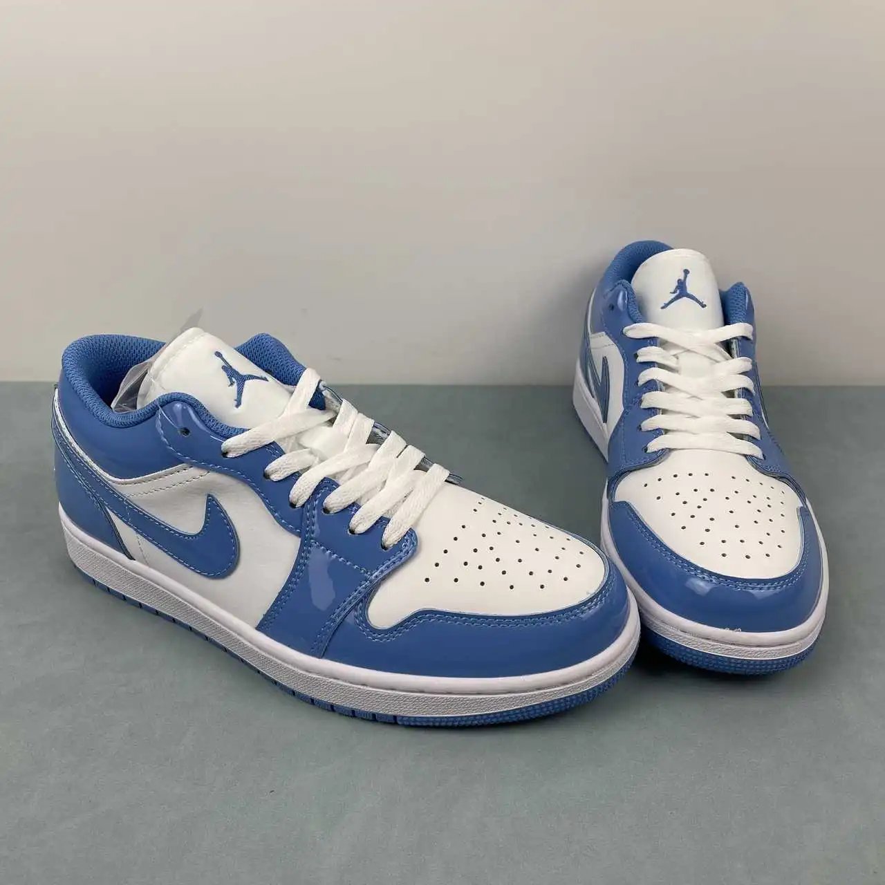Air Jordan 1 Low FZ3929-114 thumbnail 2