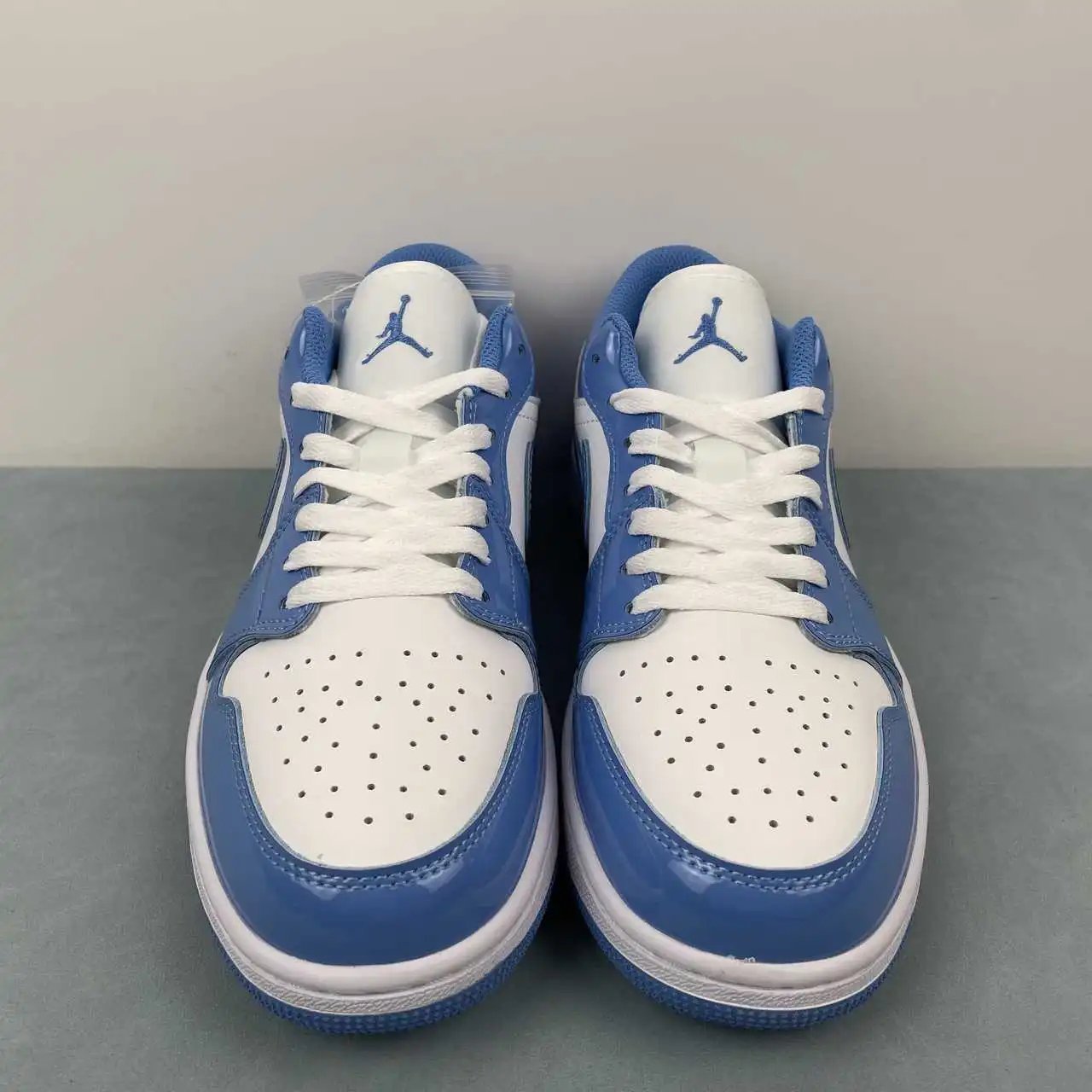 Air Jordan 1 Low FZ3929-114 thumbnail 3
