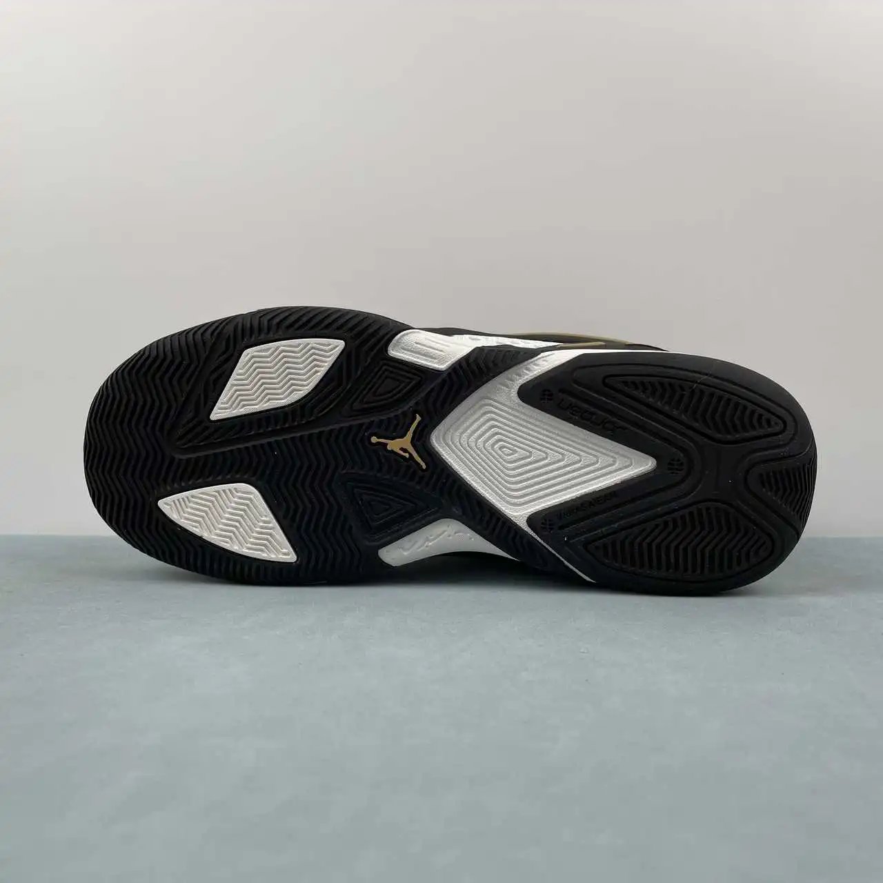 Jordan Flight Court FQ3858-007 11