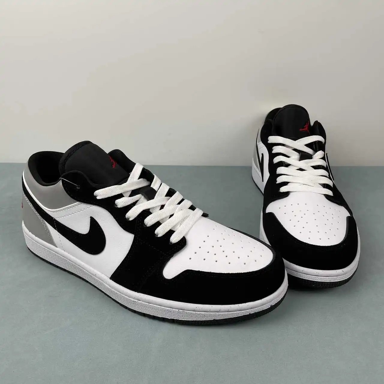 Air Jordan 1 Low HF3148-106 thumbnail 2