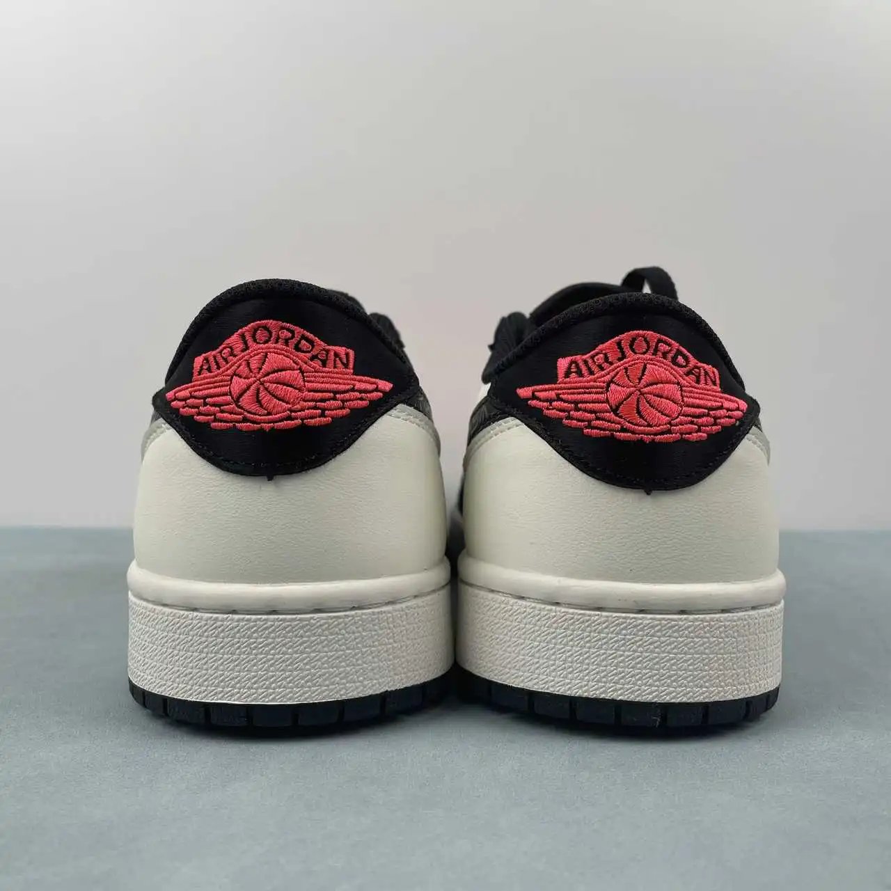 Air Jordan 1 Low HF8828-100 thumbnail 4