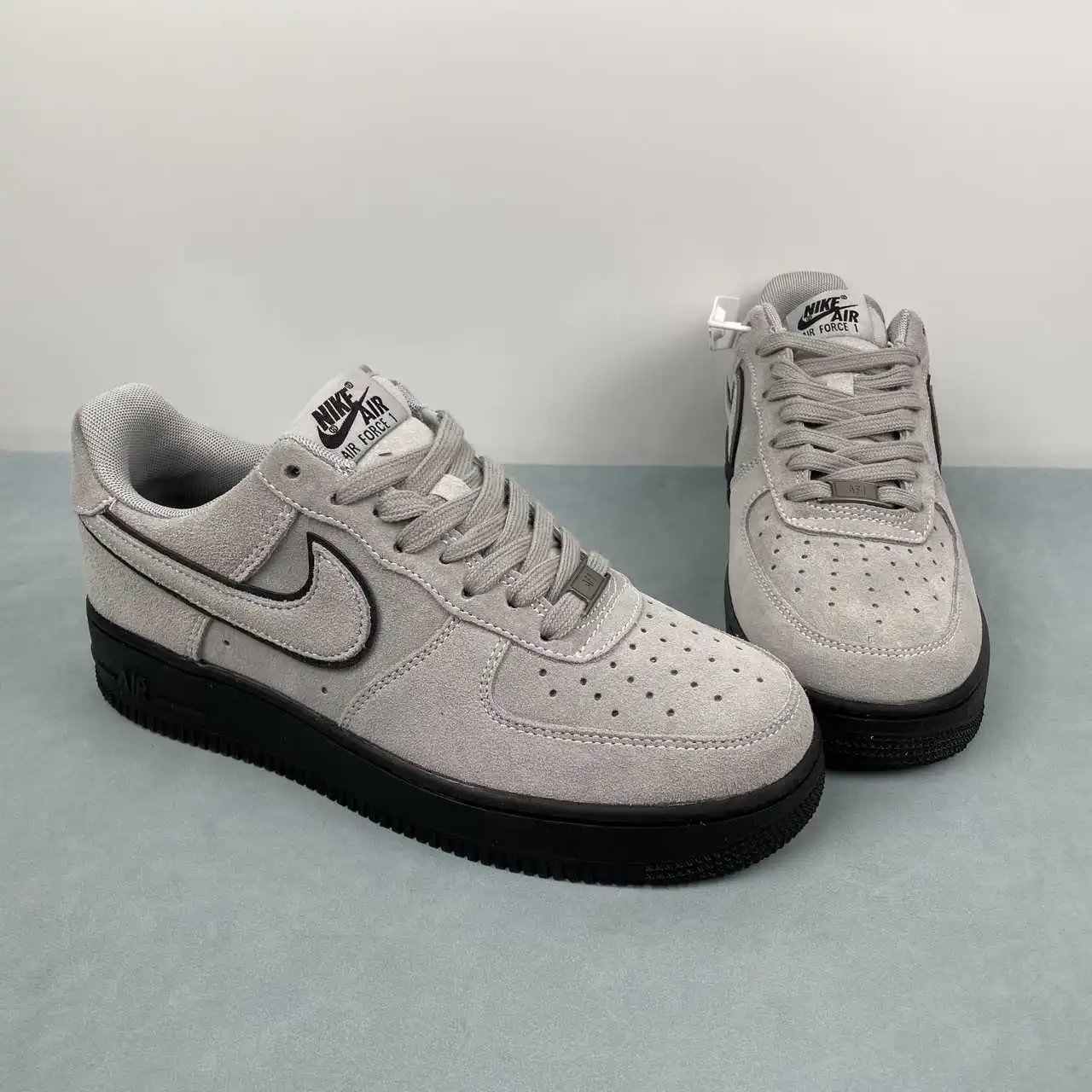 Nike Air Force 1 HQ1966-001 thumbnail 2