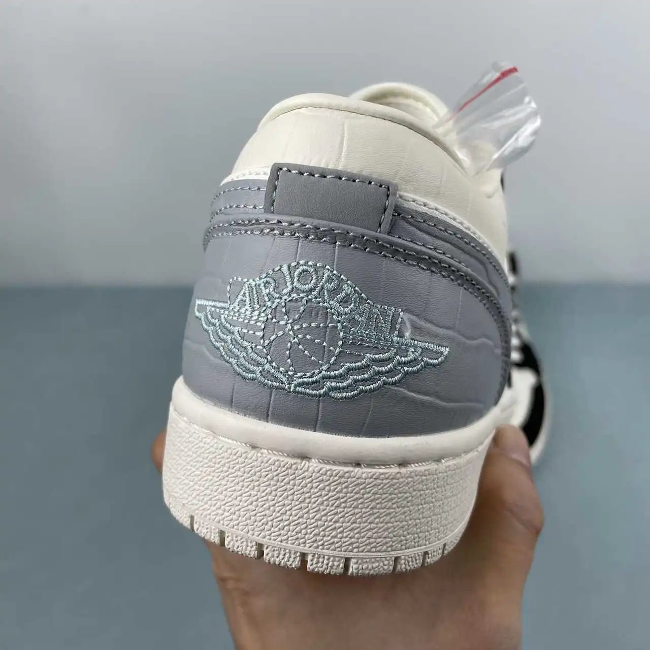Air Jordan 1 Low IO2242-101 8