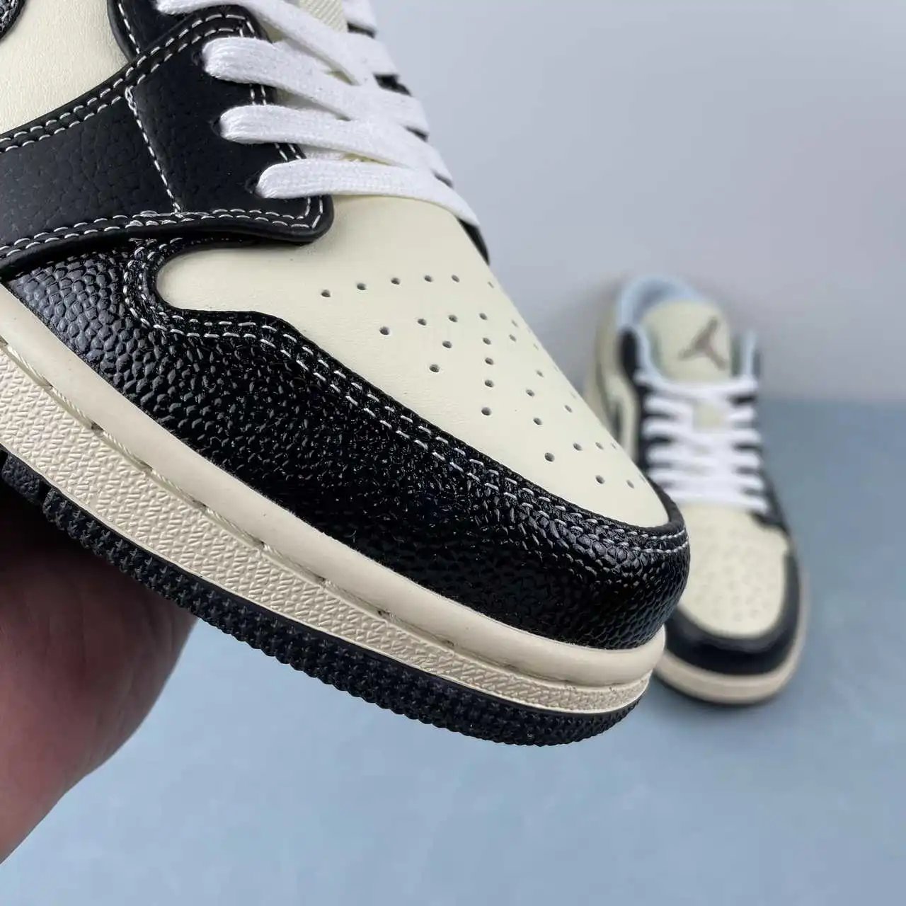 Air Jordan 1 Low HQ3437-101 7