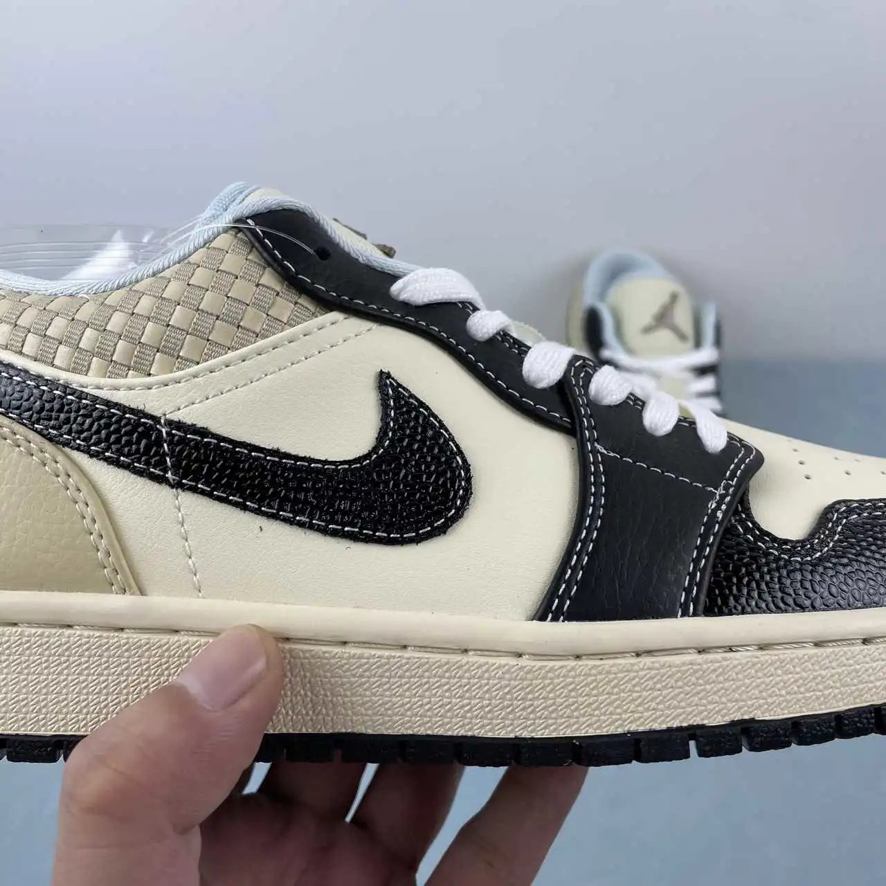 Air Jordan 1 Low HQ3437-101 9