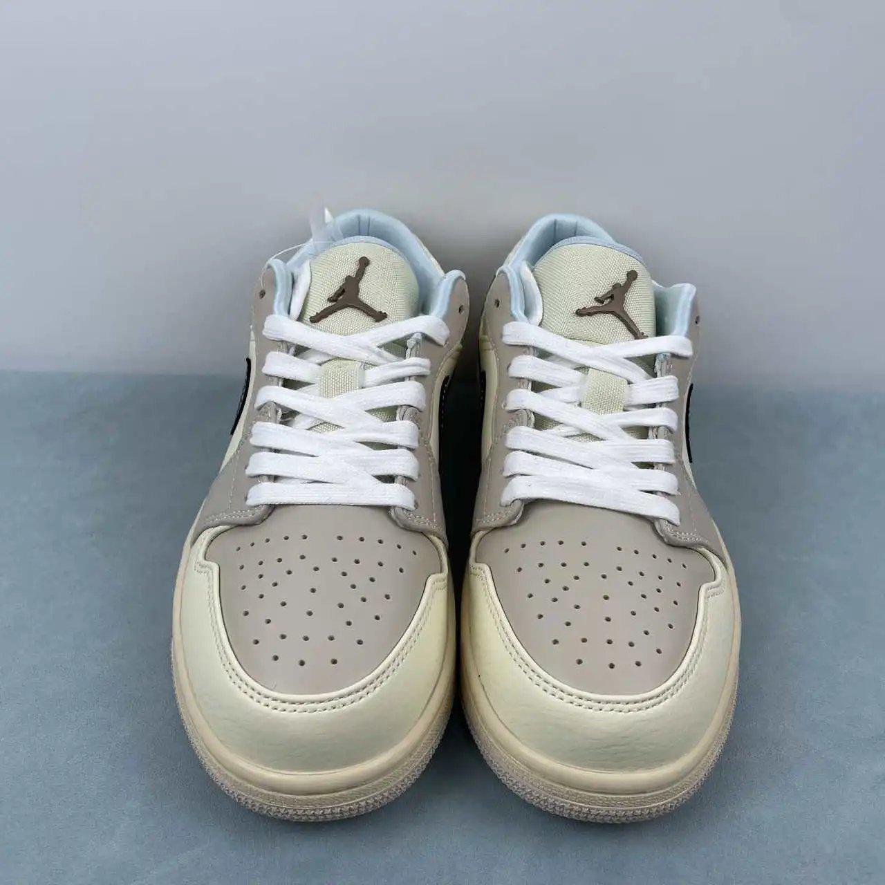 Air Jordan 1 Low HQ3440-101 thumbnail 3