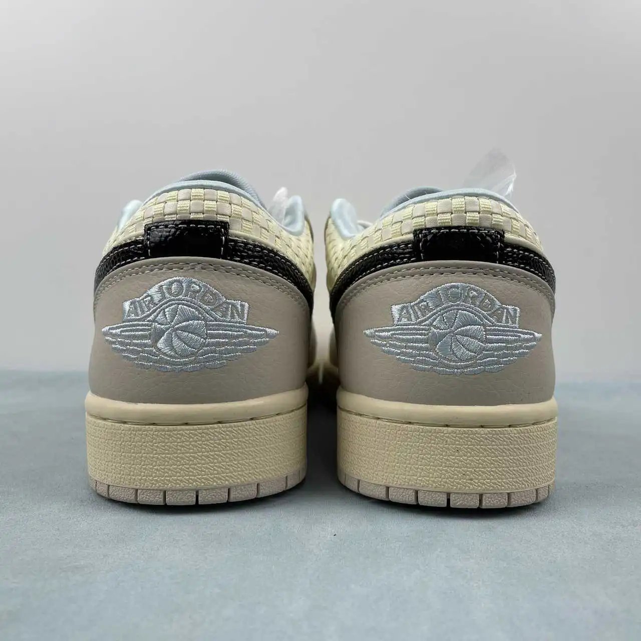 Air Jordan 1 Low HQ3440-101 thumbnail 4
