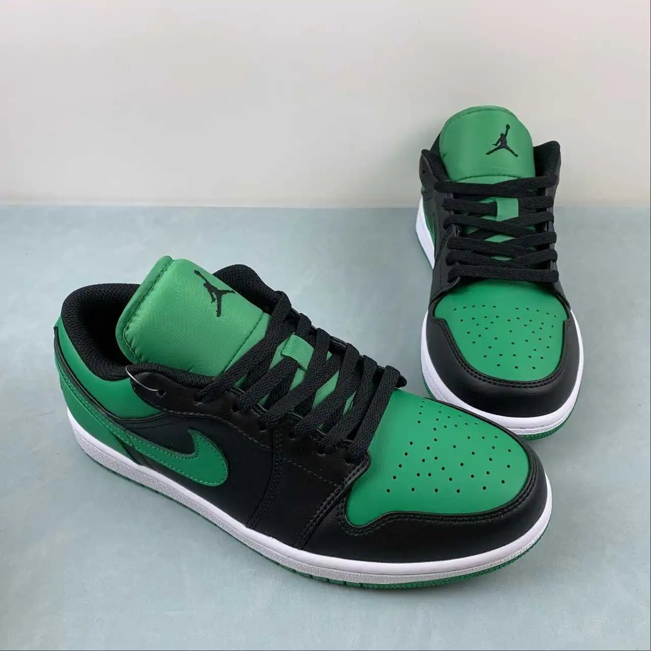 Air Jordan 1 Low 553558-065 thumbnail 2