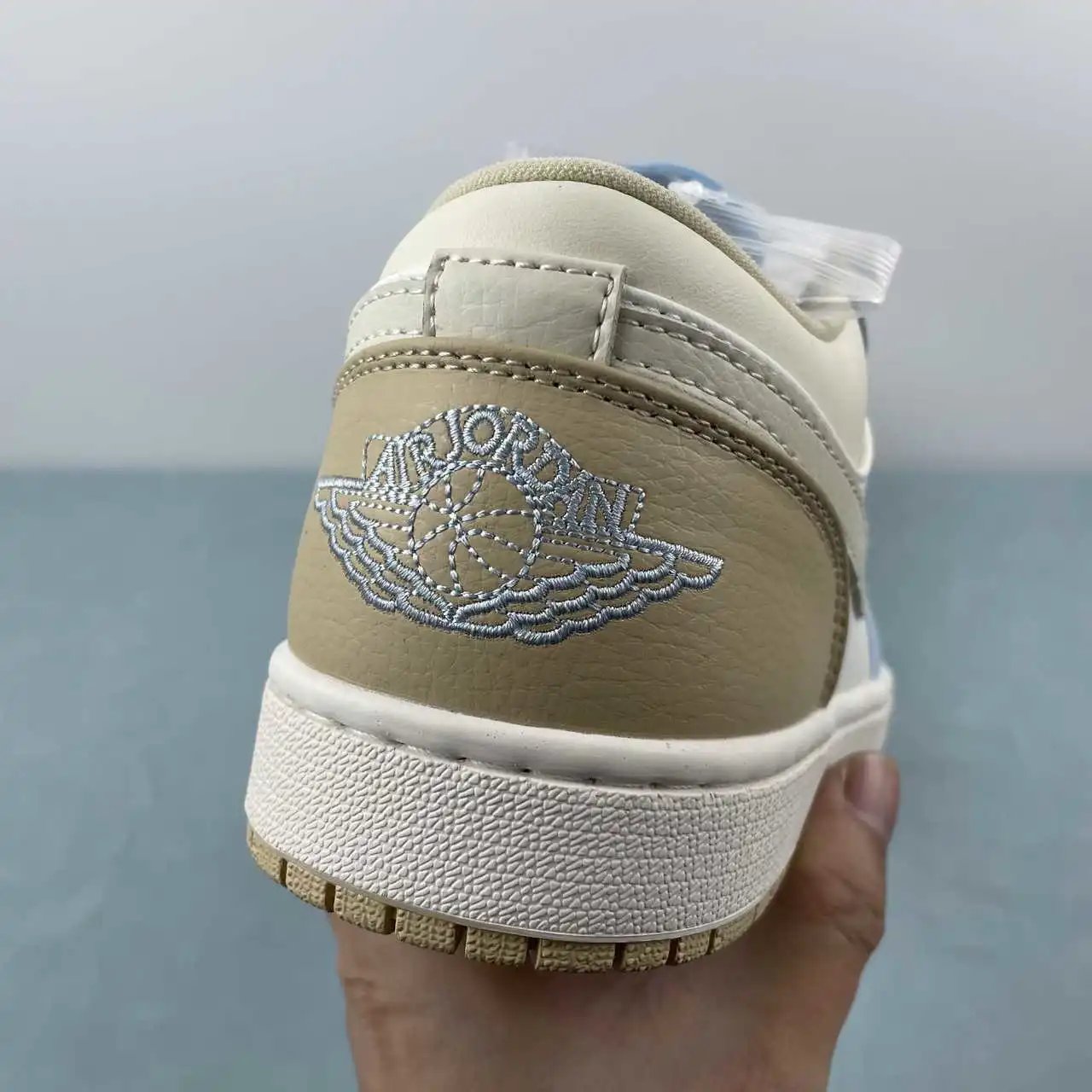 Air Jordan 1 Low HQ4186-111 8