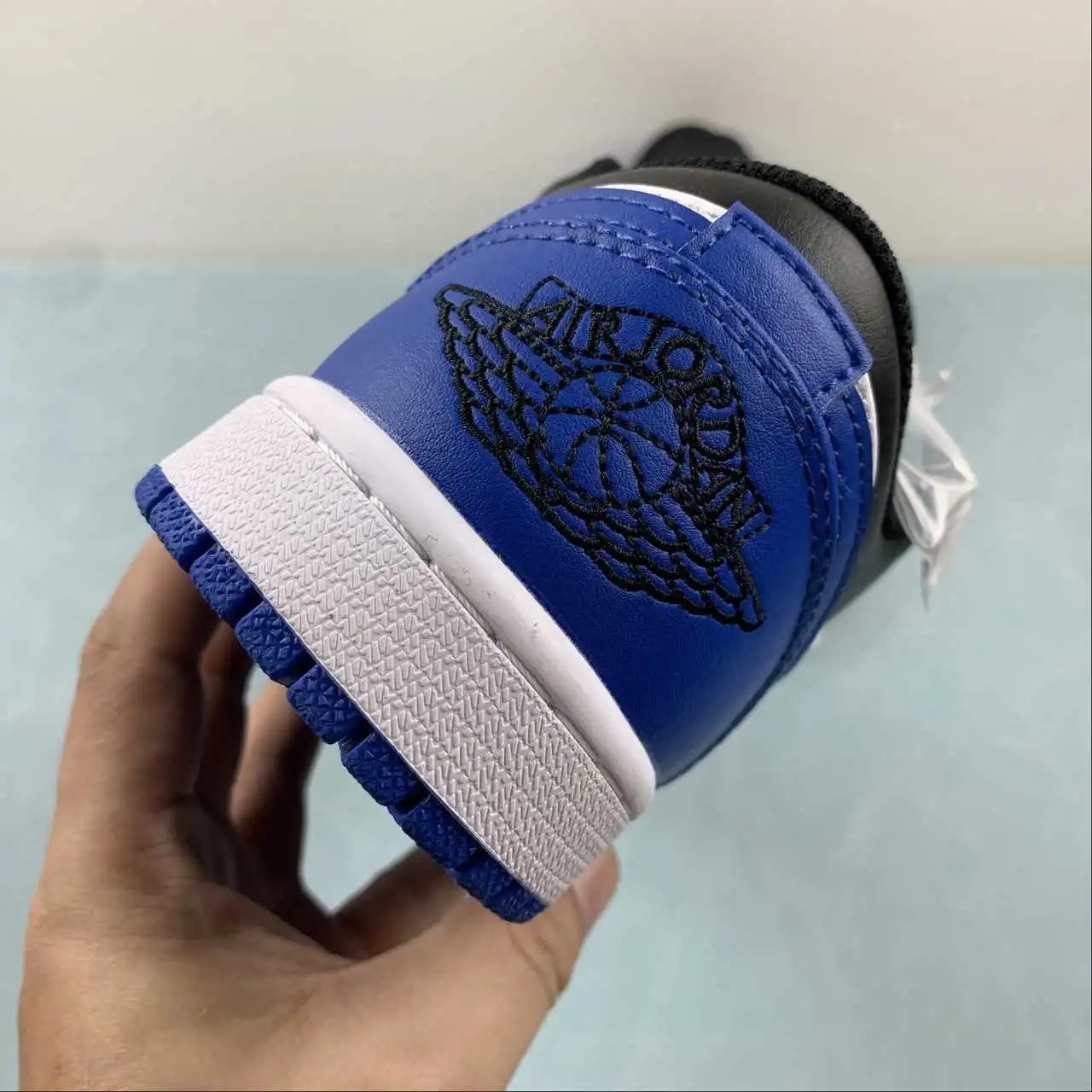Air Jordan 1 Low 553560-140 10