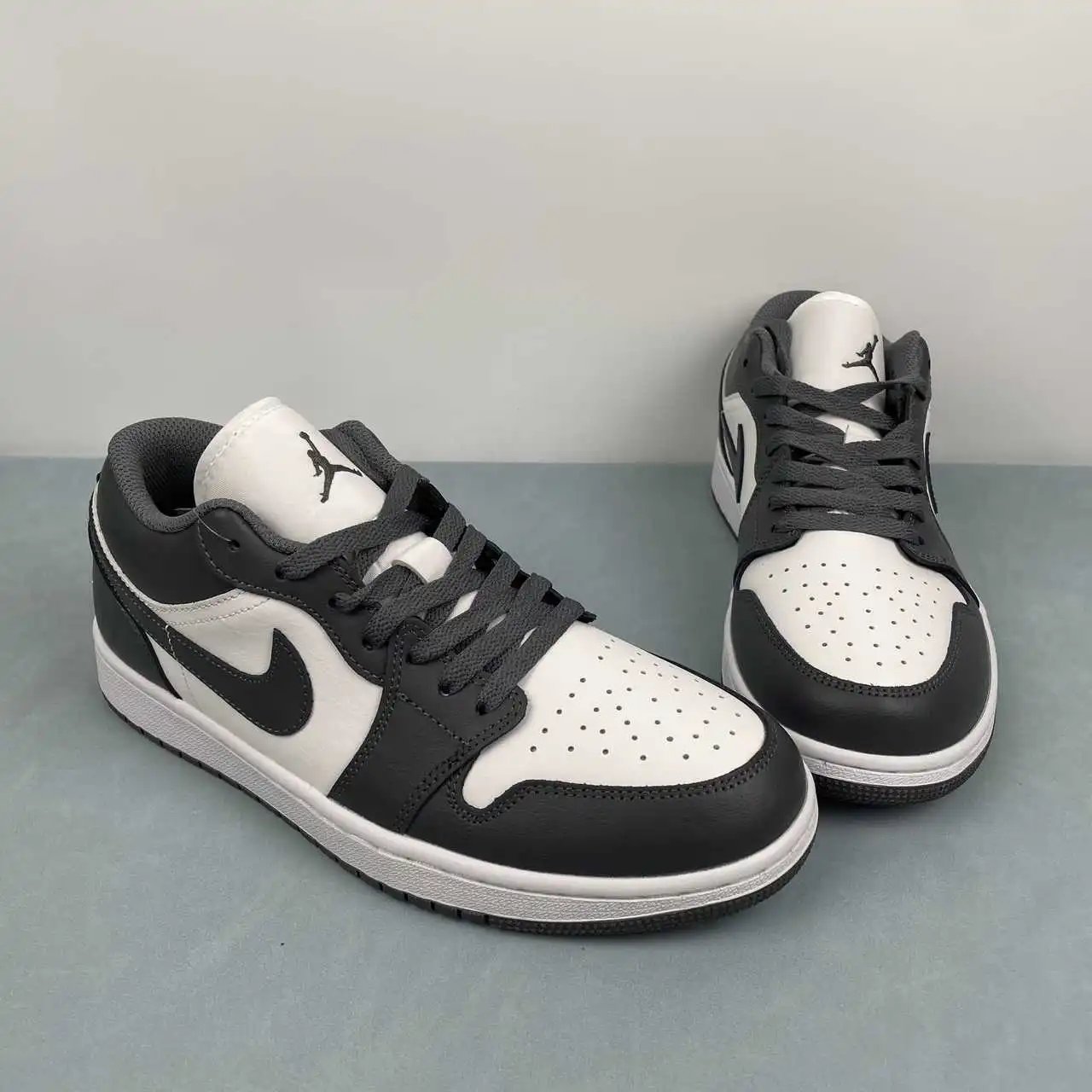 Air Jordan 1 Low 553558-044 thumbnail 2