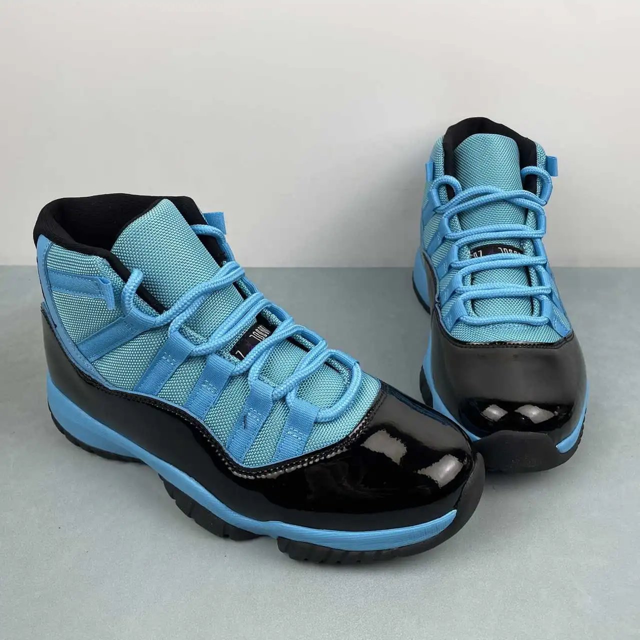 AJ11 Black Blue – CT8012-440 thumbnail 2