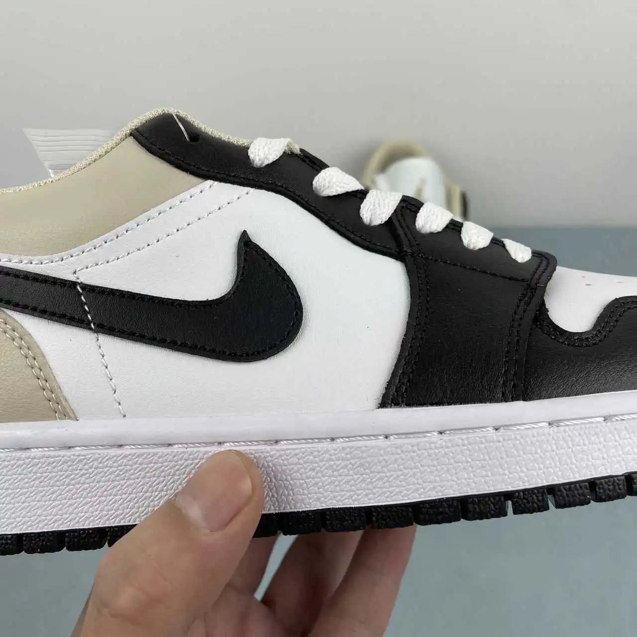 Air Jordan 1 Low 553558-153 9