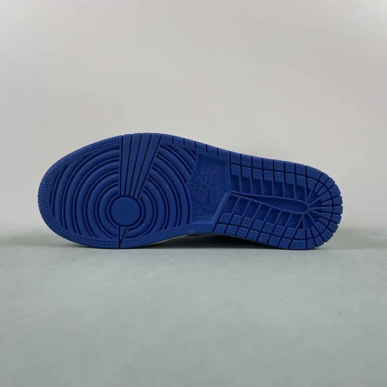 Air Jordan 1 Low HQ0764-001 11