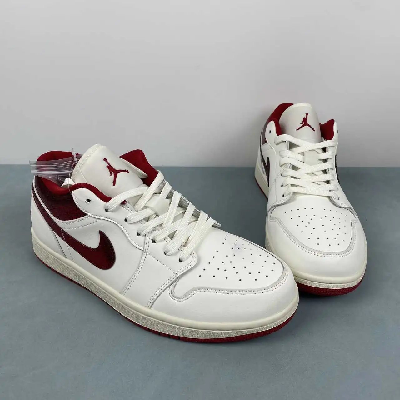 Air Jordan 1 Low HJ9338-106 thumbnail 2