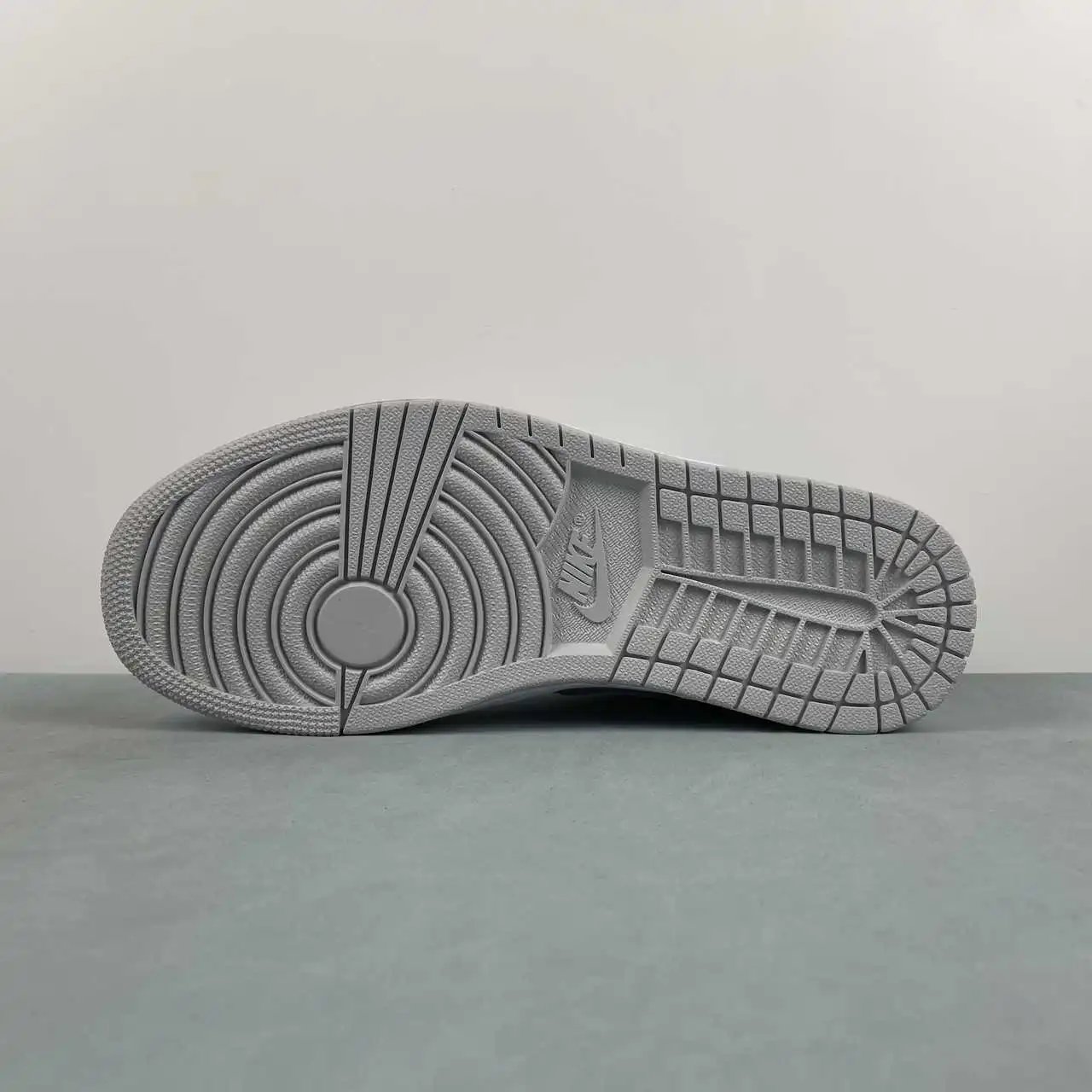 Air Jordan 1 Low IB7692-400 11