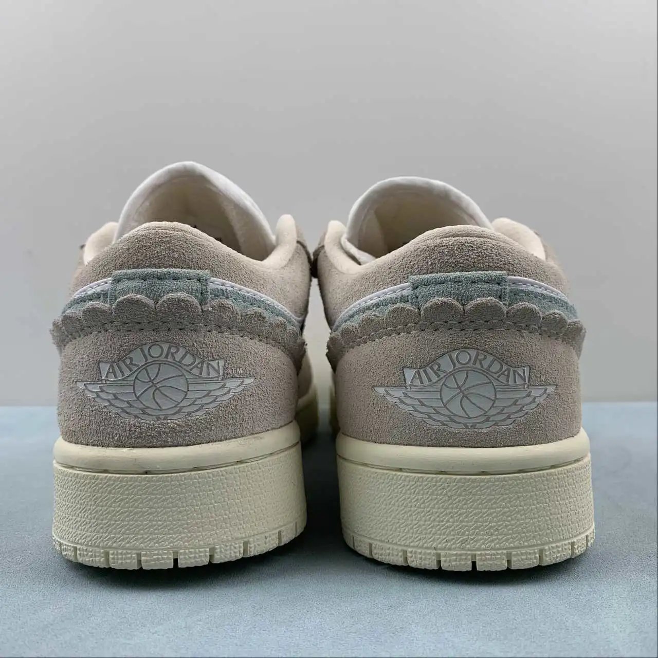 Air Jordan 1 Low DZ5356-800 thumbnail 4