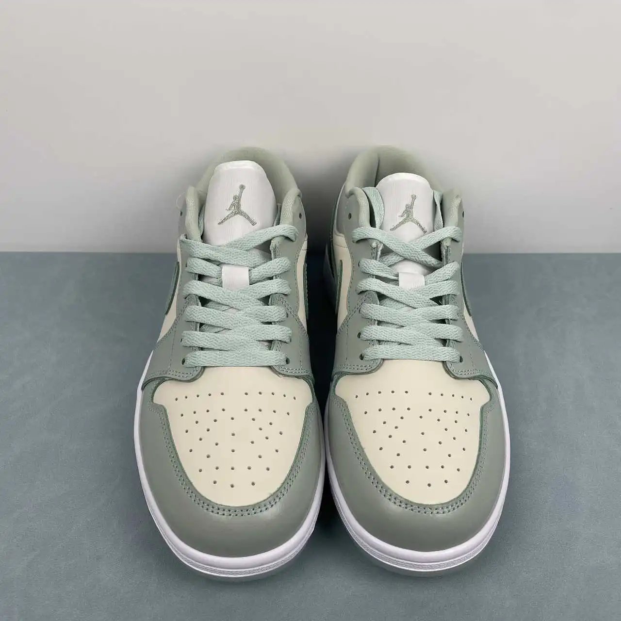 Air Jordan 1 Low HF4078-100 thumbnail 3