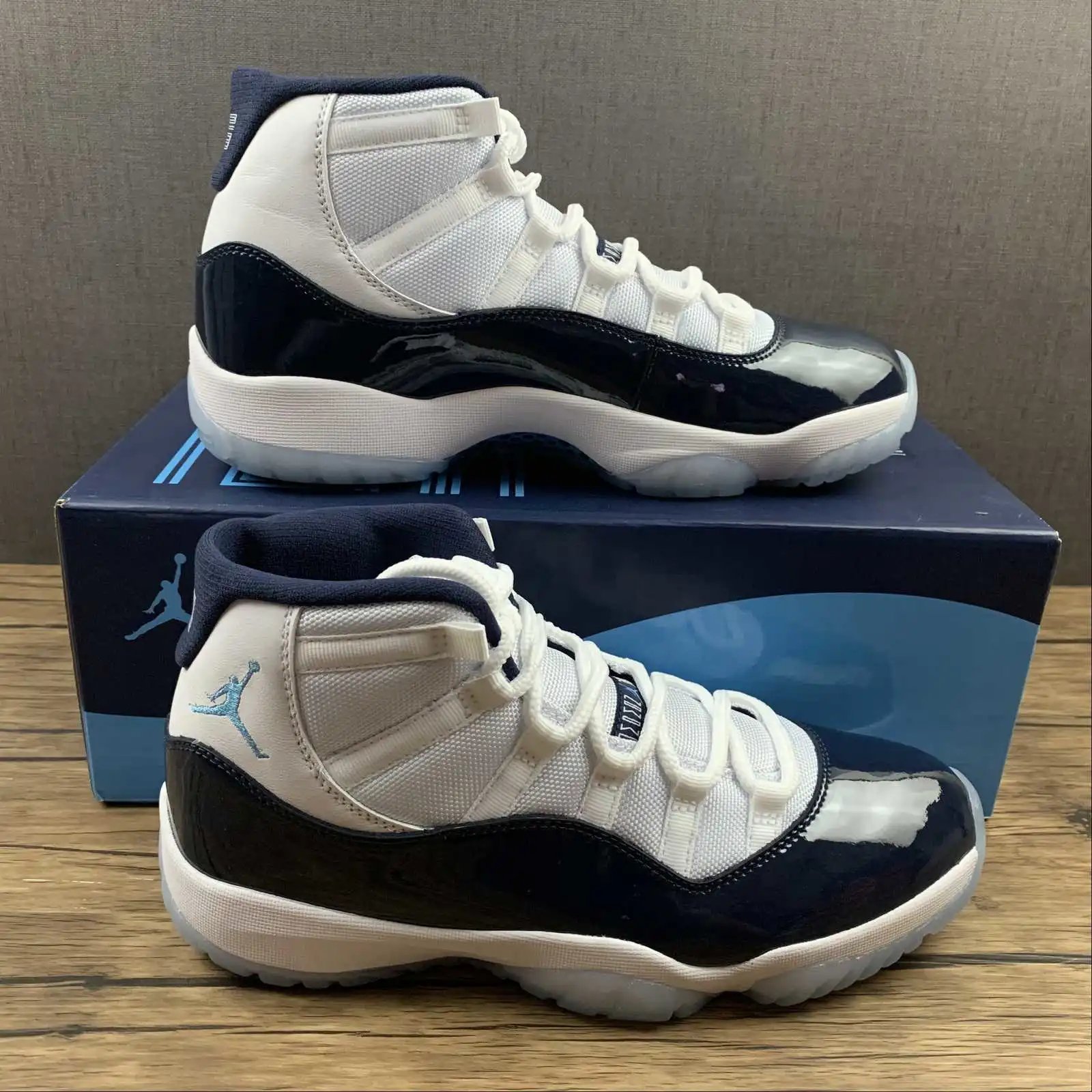 Air Jordan 11 378037-123