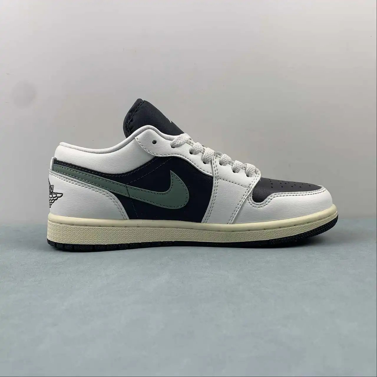 Air Jordan 1 Low DC0774-001 6