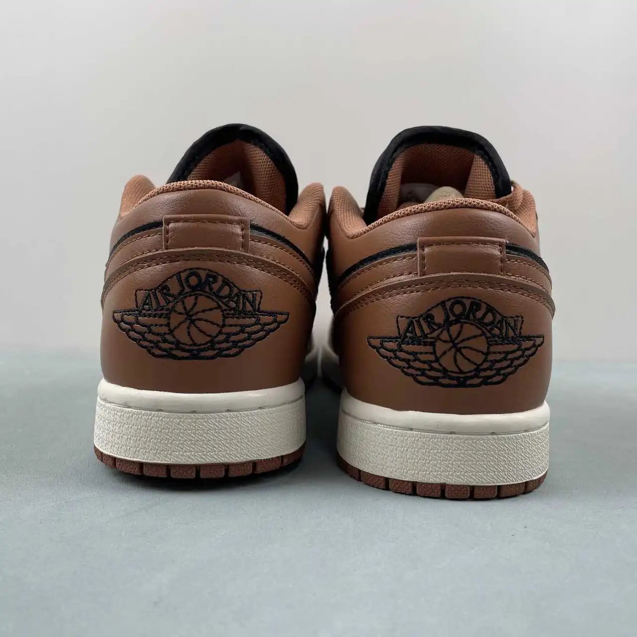Air Jordan 1 Low DC0774-021 thumbnail 4