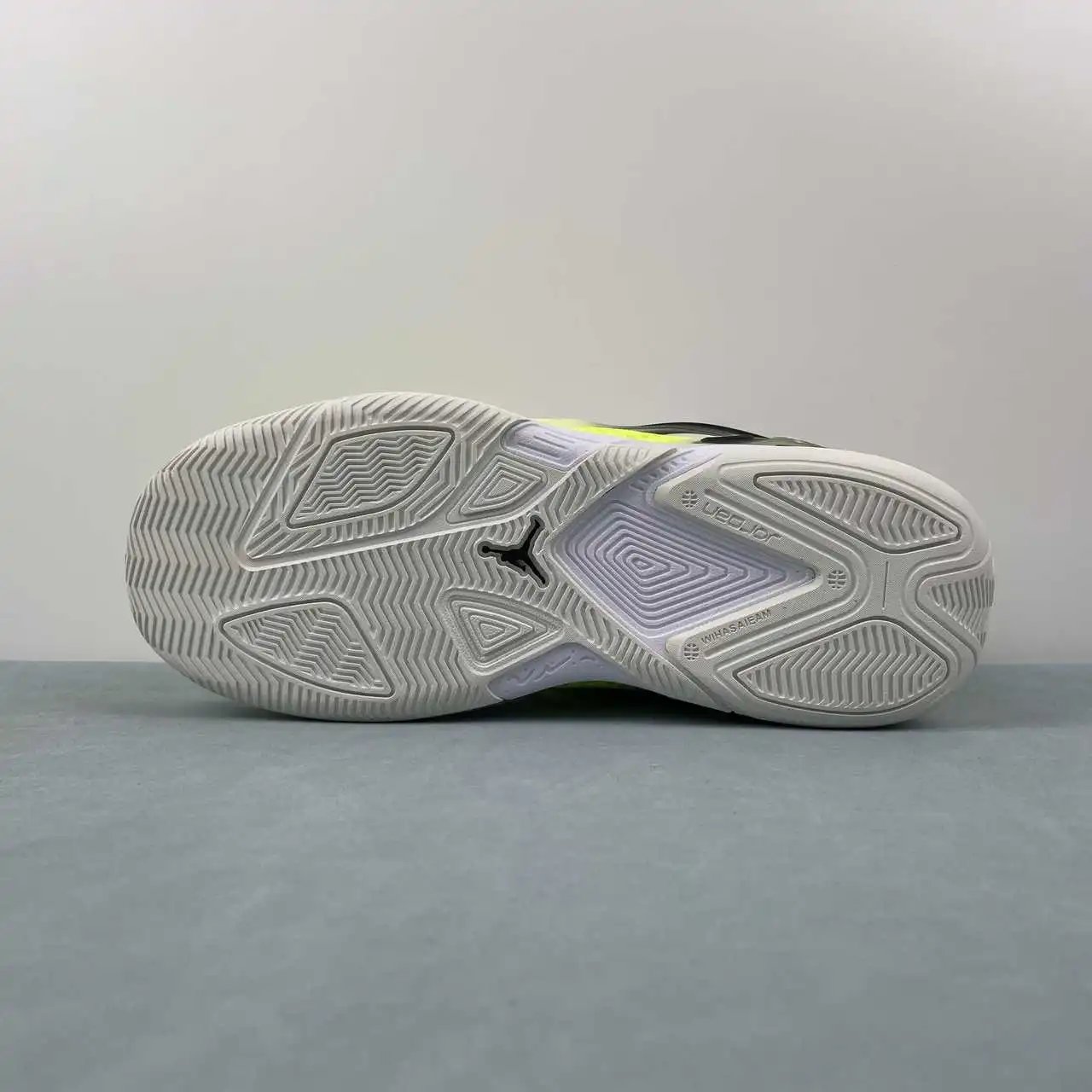 Jordan Flight Court FQ3858-107 11