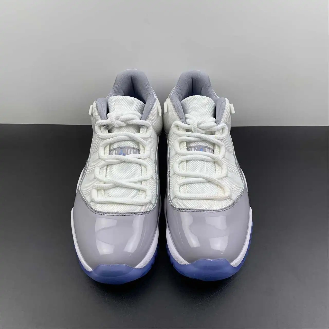 Air Jordan 11 AV2187-140 thumbnail 4