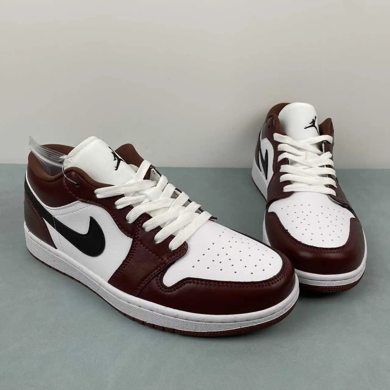 Air Jordan 1 Low HF3148-102 thumbnail 2