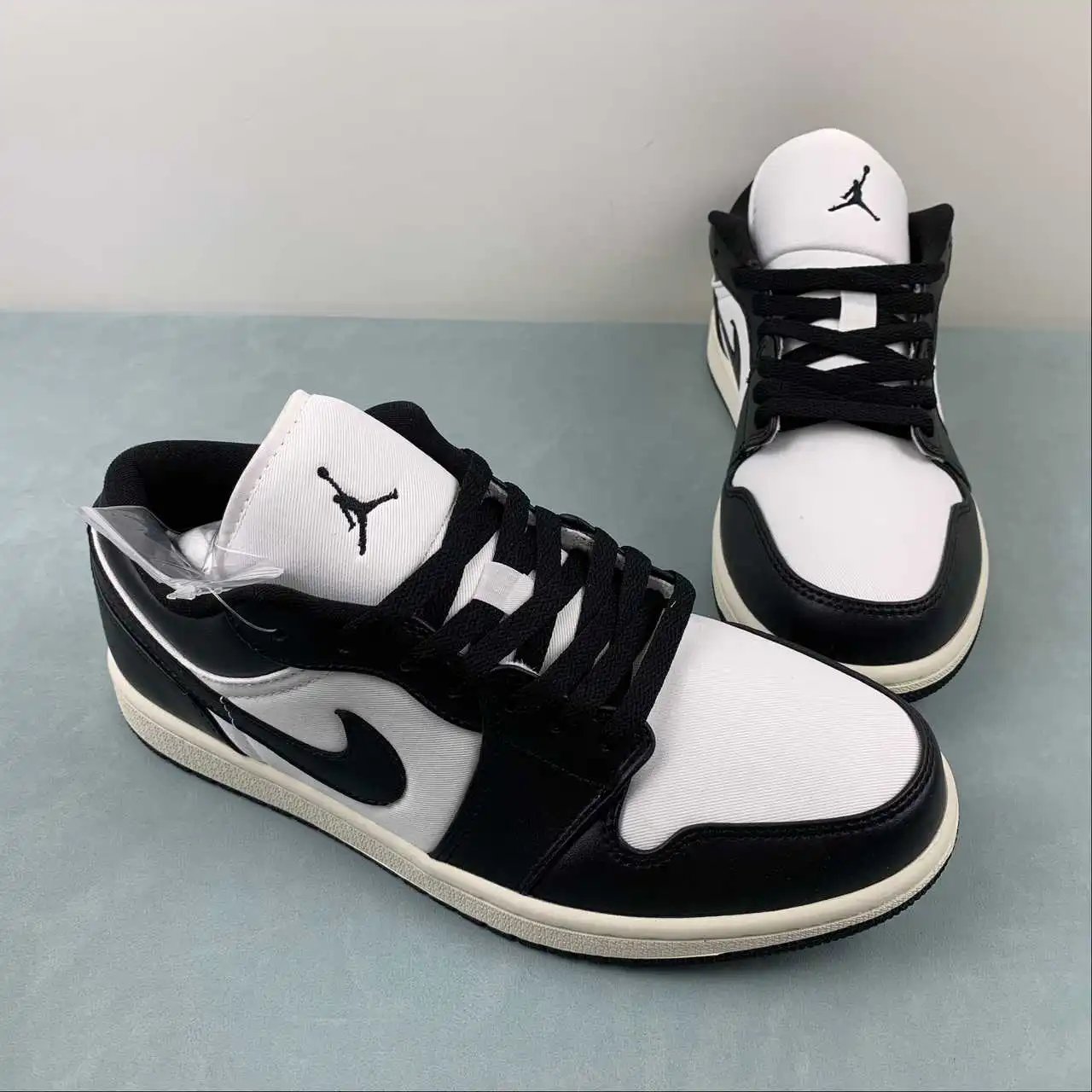 Air Jordan 1 Low FB9893-101 thumbnail 2