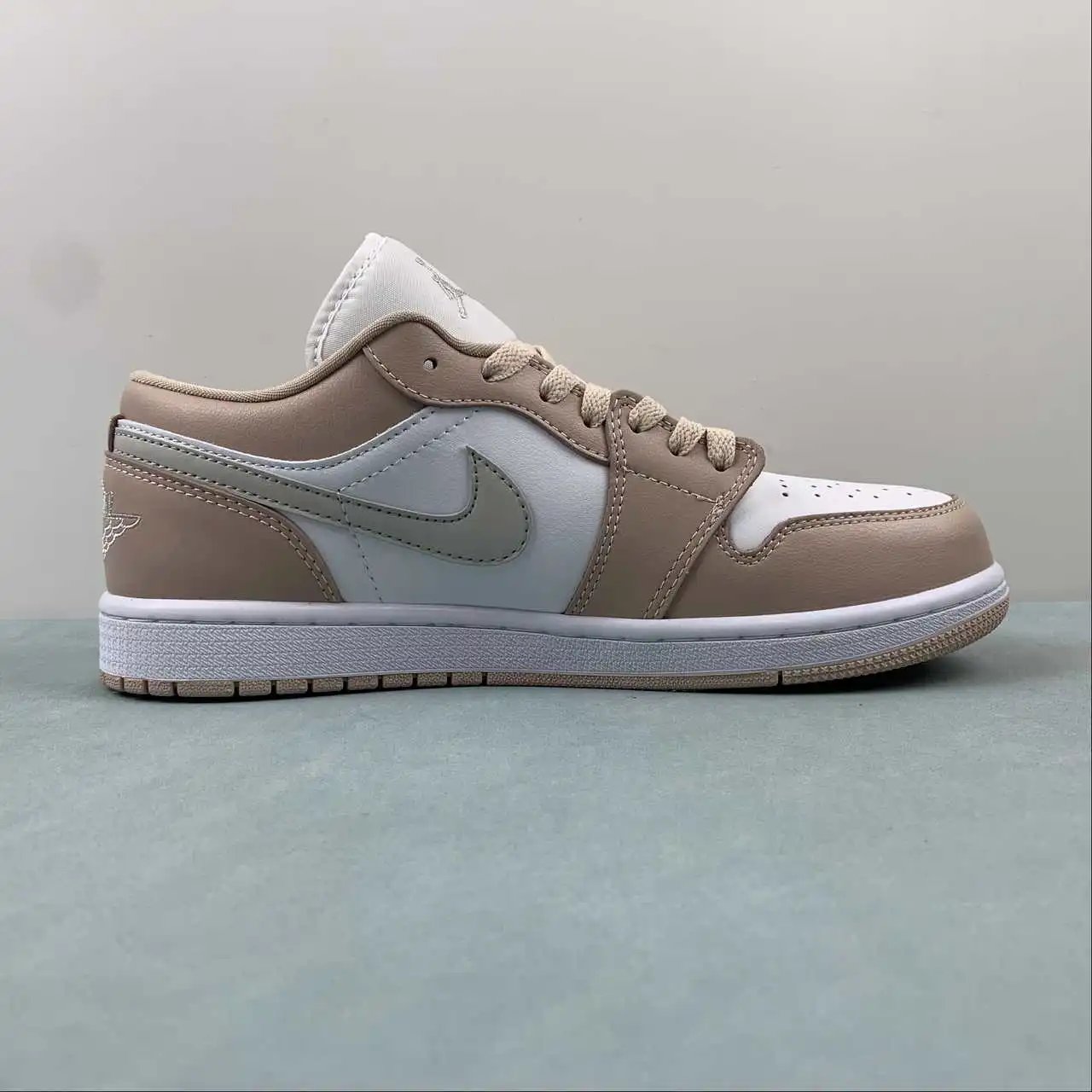 Air Jordan 1 Low DC0774-120 6