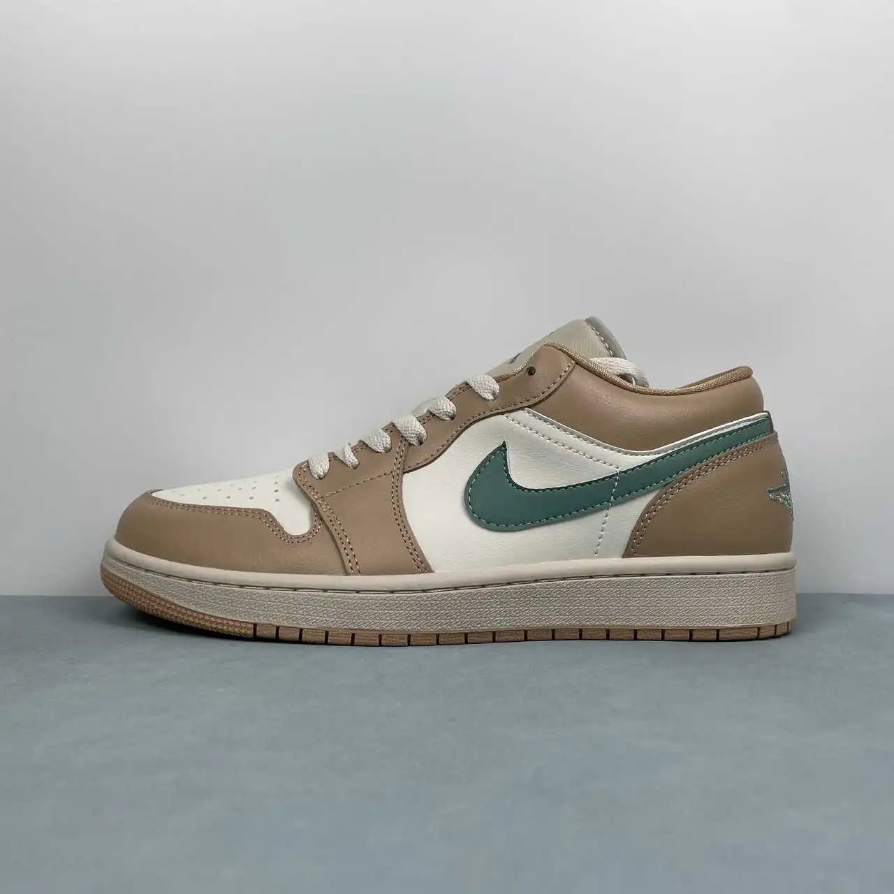 Air Jordan 1 Low DC0774-130 5