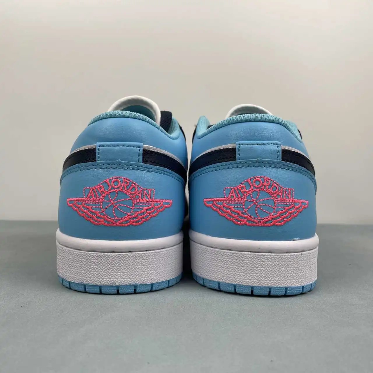 Air Jordan 1 Low 553558-149 thumbnail 4