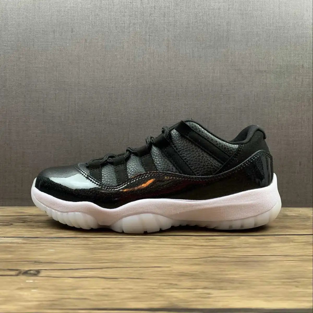 Air Jordan 11 AV2187-001 6