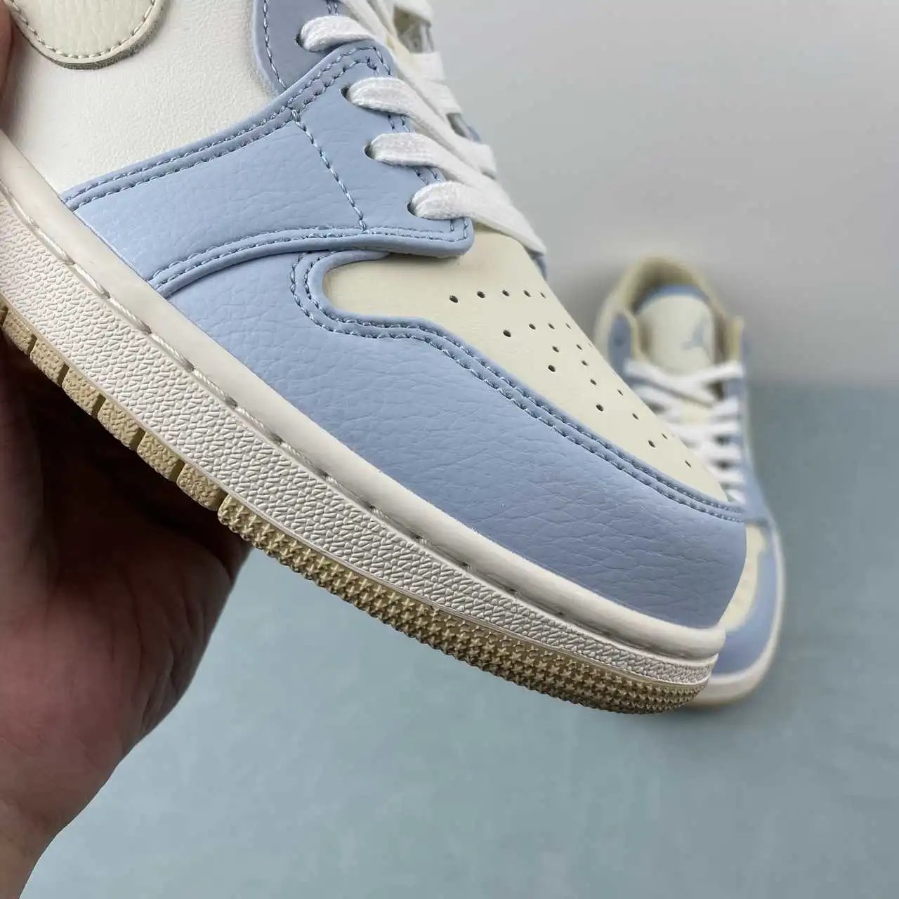 Air Jordan 1 Low HQ4186-111 7