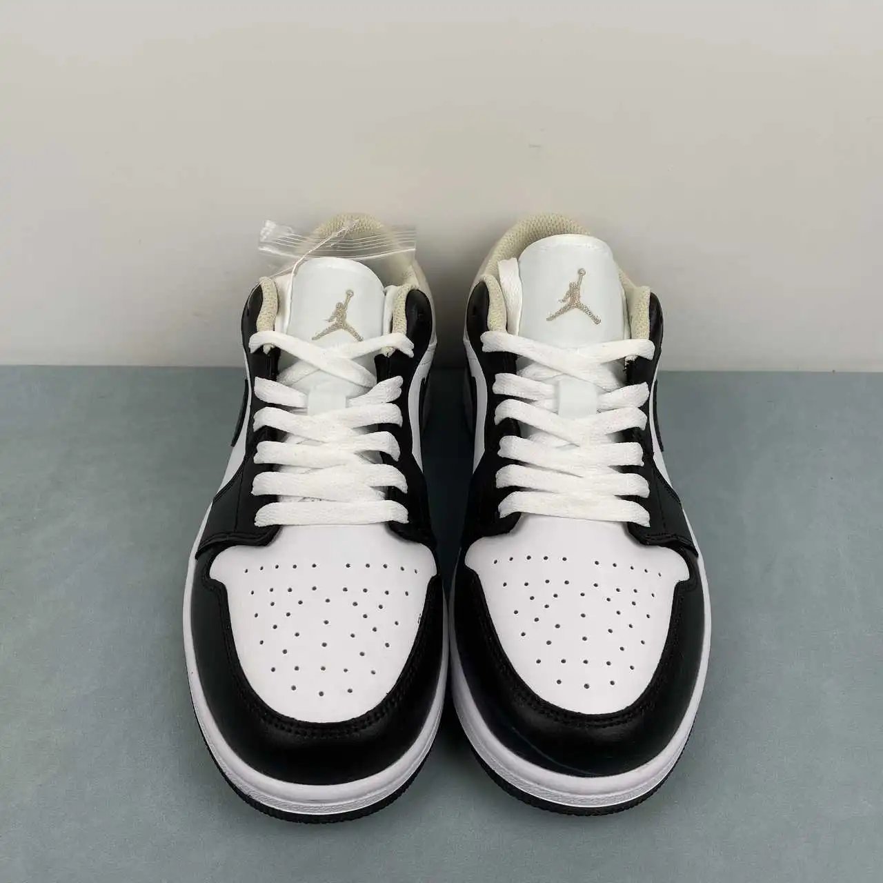 Air Jordan 1 Low 553558-153 thumbnail 3