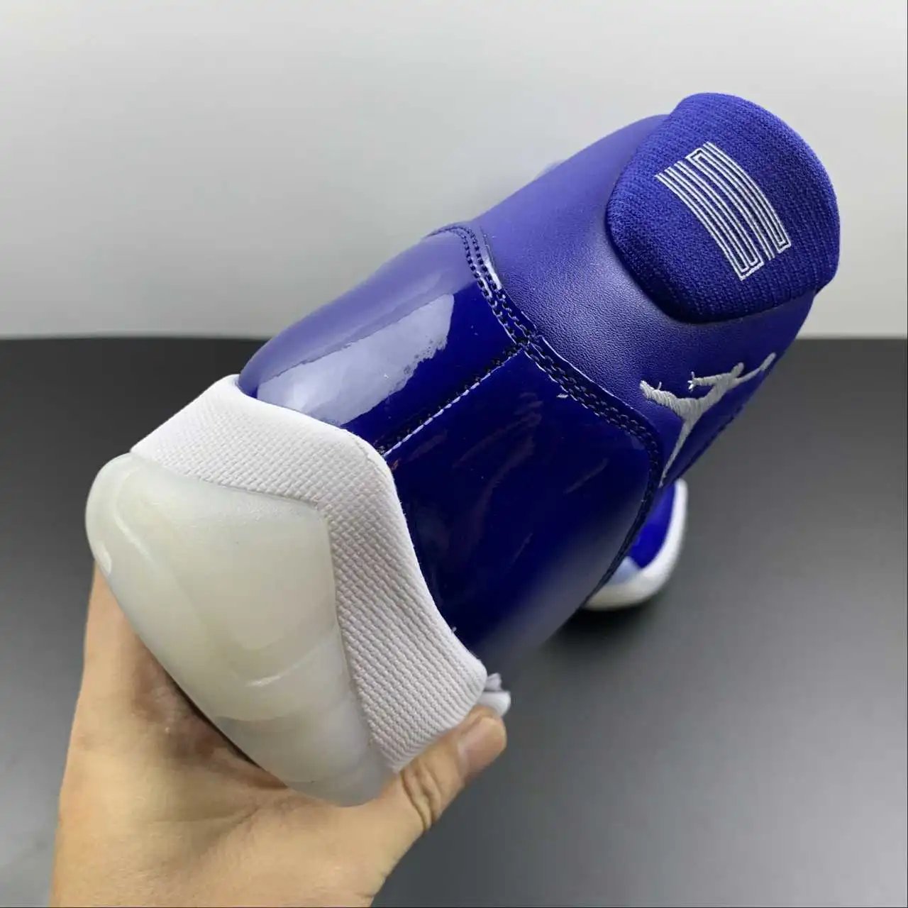 Air Jordan 11 AT7802-115 10